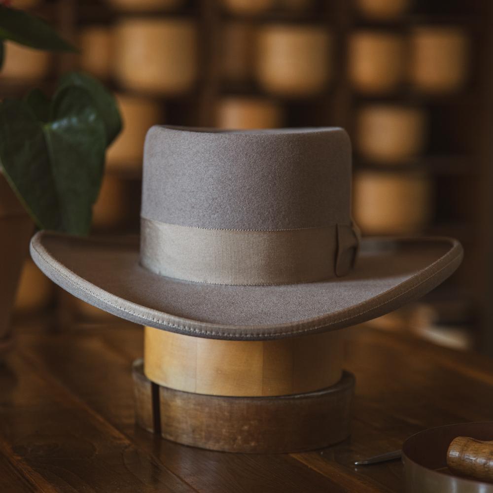 Rustic Rider Felt Pork Pie Cowboy Hat in Beige - Image 2